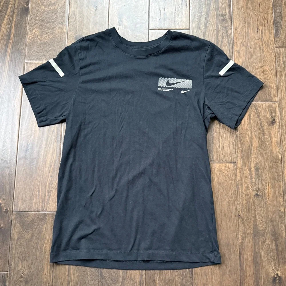 Nike T-Shirt Men Small Black‎ Excellent Dri-FIT Performance Graphic Short Sleeve
